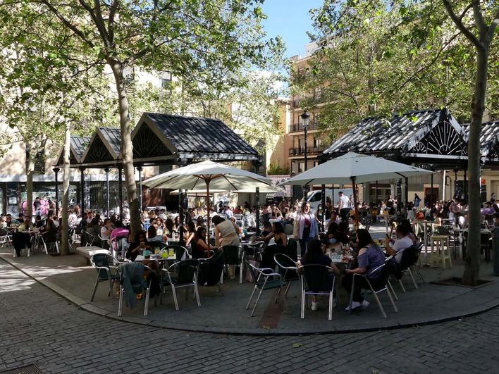 Terrazas llenas en los establecimientos de la plaza de San Justo de la ciudad, este viernes.