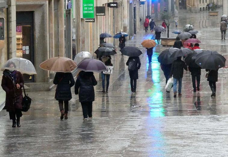 Tránsito en la calle Toro este domingo.