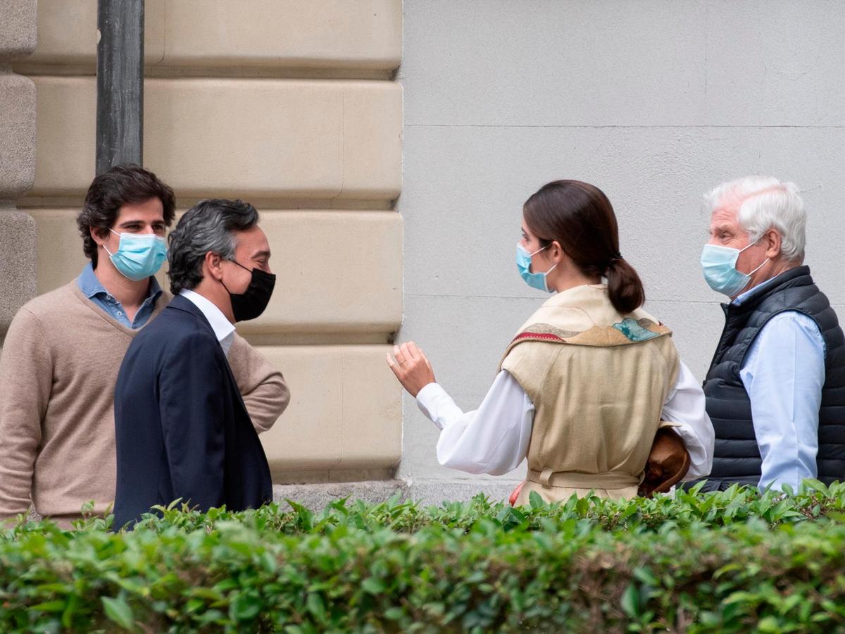 Fernando Fitz-James Stuart y Sofía Palazuelo ayudan al Duque de Alba en los preparativos de la boda de Carlos Fitz-James con Belén Corsini