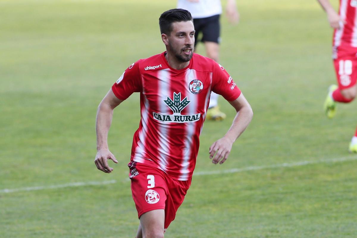 Coque en el partido contra el Salamanca UDS en el estadio Helmántico, choque en el que se lesionó.