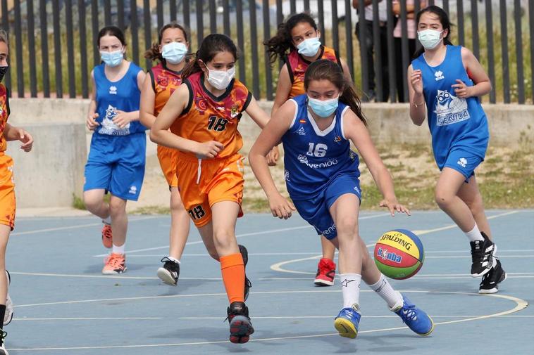 Duelo femenino entre el Carbajosa y el Avenida.