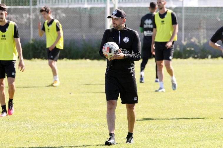 Hernán Pérez, entrenador del Unionistas.