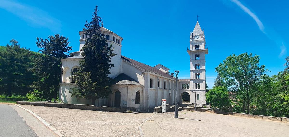 Imagen del estado de la iglesia del Pilar y San José, conocida vulgarmente como el templo de Monte Mario o de Los Pinos, en el barrio de Los Praos en Béjar.