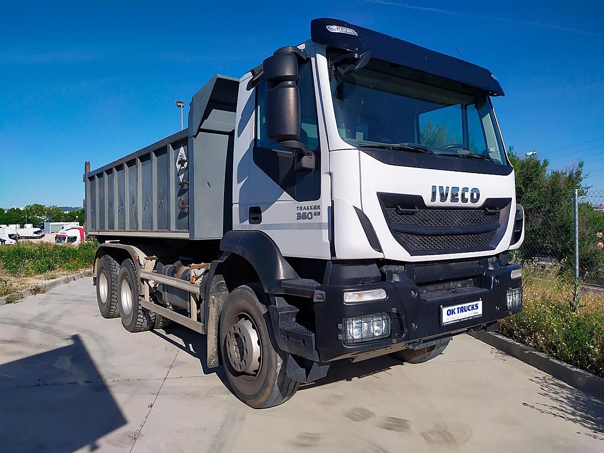 IVECO AS360E6 TRACKKER | Kilómetros: 51.620 km | Fecha matriculación: 2018 | Combustible: Diésel | Equipamiento: Volquete trilateral | Precio: 60.000 euros + IVA