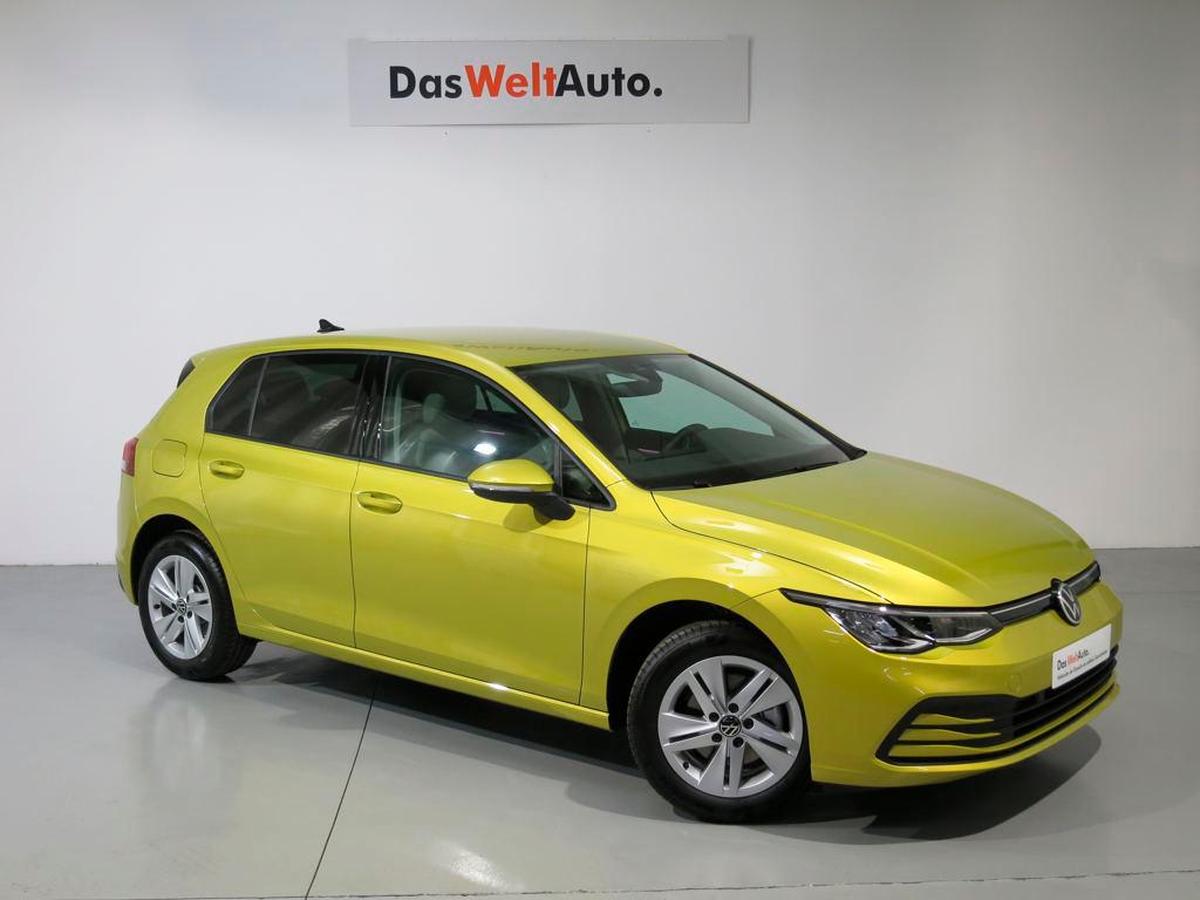 VOLKSWAGEN Golf 1.5 TSI Life 96Kw (130 CV) | Kilómetros: 15 km | Fecha matriculación: 26/02/2021 | Precio Oferta: 26.500 euros | Precio Financiado: 23.700 euros (*)