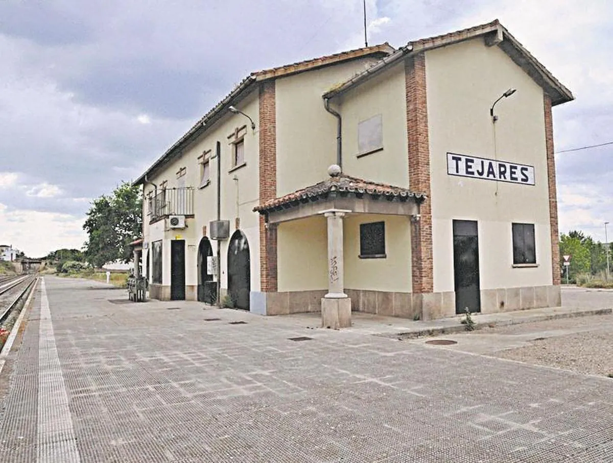 Imagen de la estación de tren de Tejares.