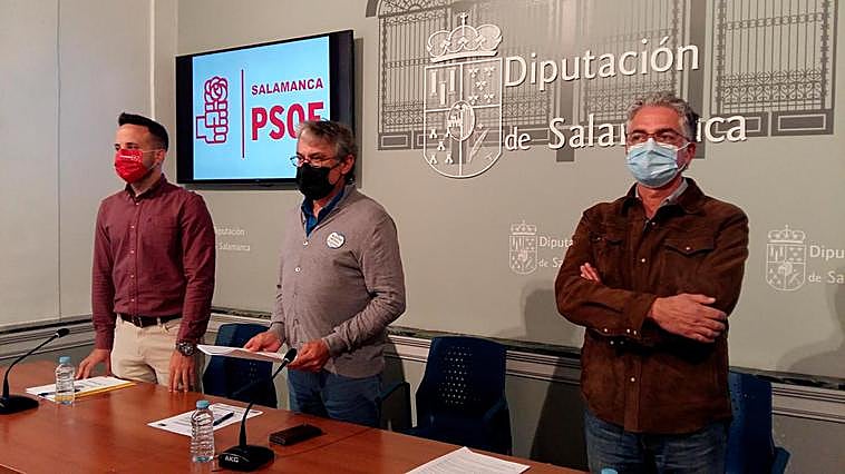 Carlos Fernández Chanca, diputado; Fernando Rubio, portavoz del Grupo Socialista en la Diputación; y Manuel Ambrosio Sánchez, diputado.