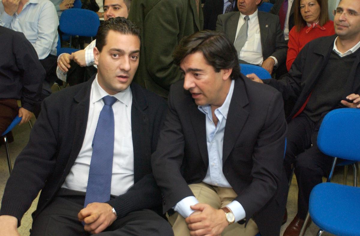 Salvador Cruz, secretario provincial del PP en 2002, junto a José Antonio Bermúdez de Castro.