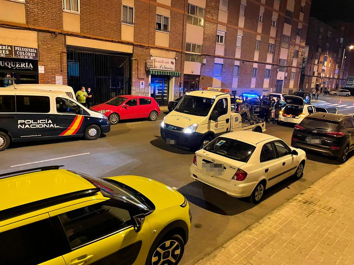 La Policía en el lugar del atropello, en el paseo de Los Robles