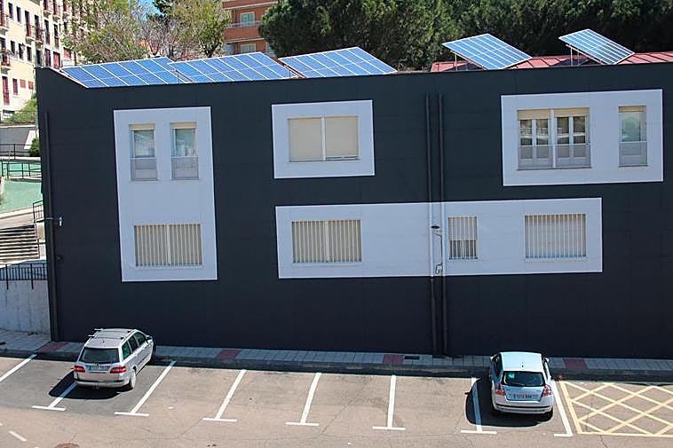 Las placas solares instaladas en la Casa Consistorial de Cabrerizos.