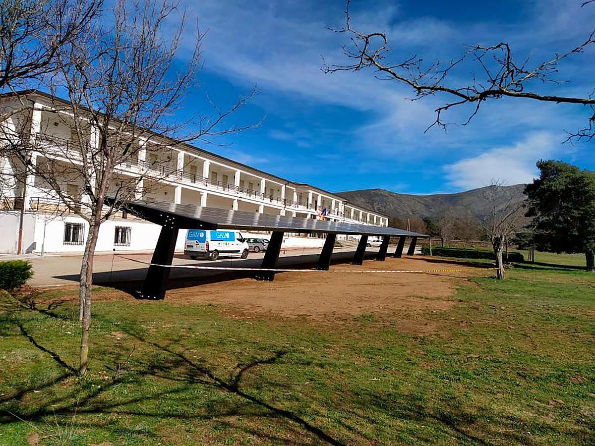 Varias instalaciones fotovoltaicas.