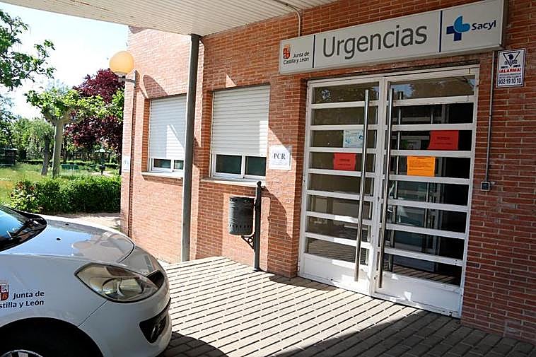 Puerta de acceso al área de Urgencias del centro de salud de Peñaranda.