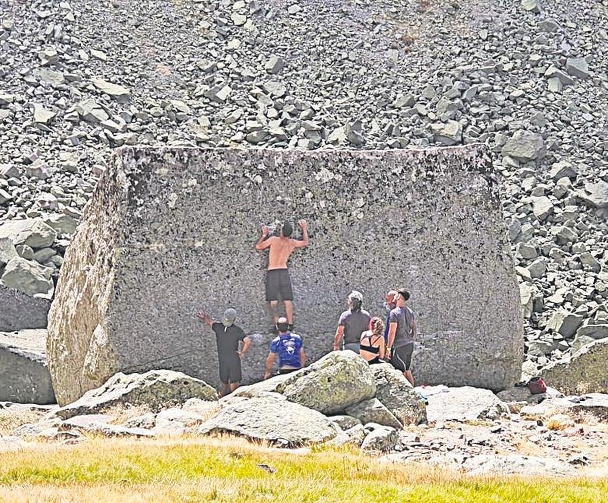 Aficionados a la escalada en roca, Búlder, eligen Hoya Moros para practicar