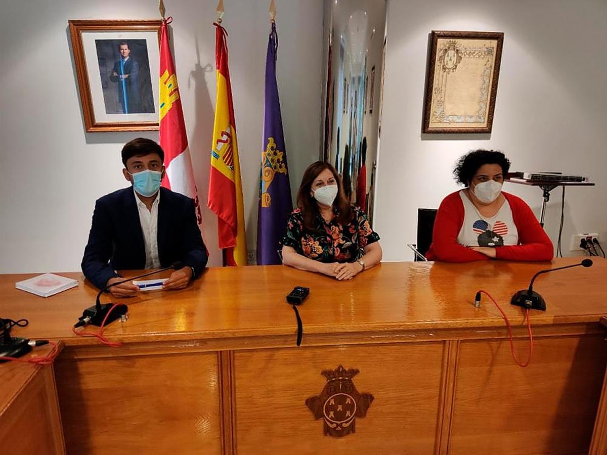 Fran Díaz, Carmen Ávila y Patro Macías explicaron los primeros avances de las ferias y fiestas