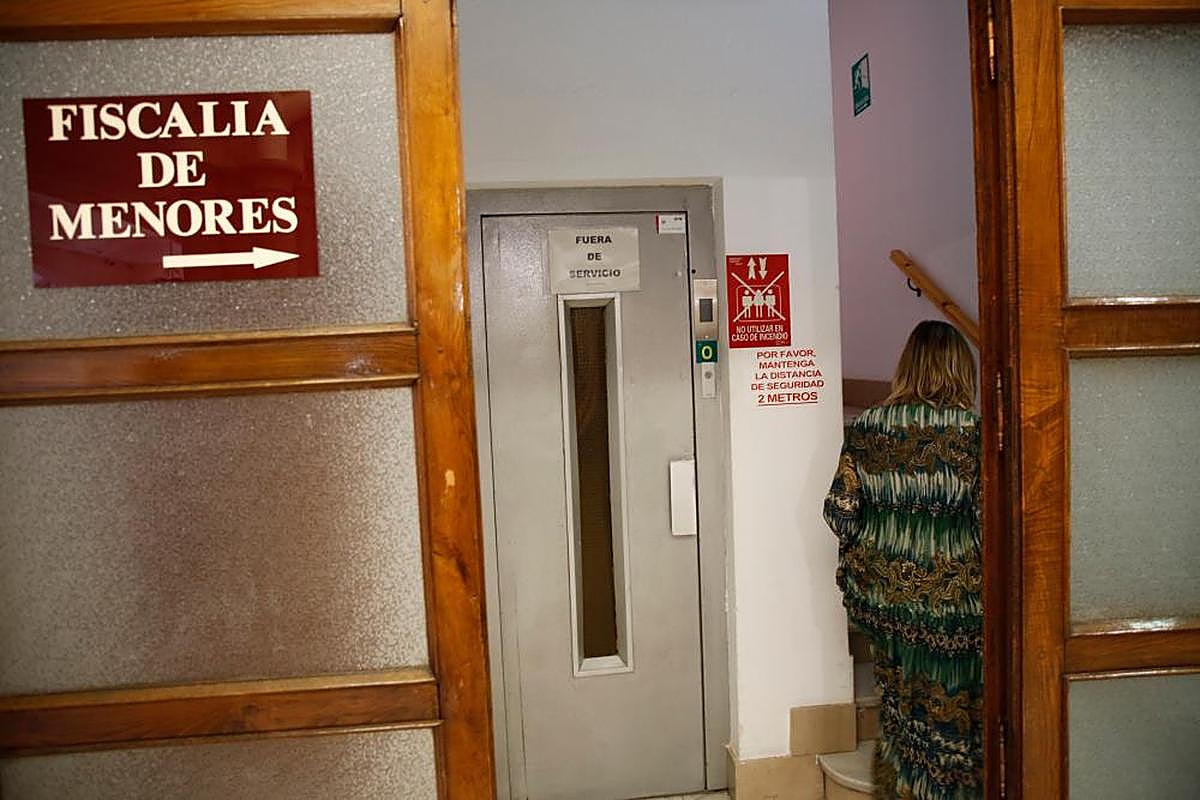 Un ascensor averiado que no se repara en la Audiencia Provincial.
