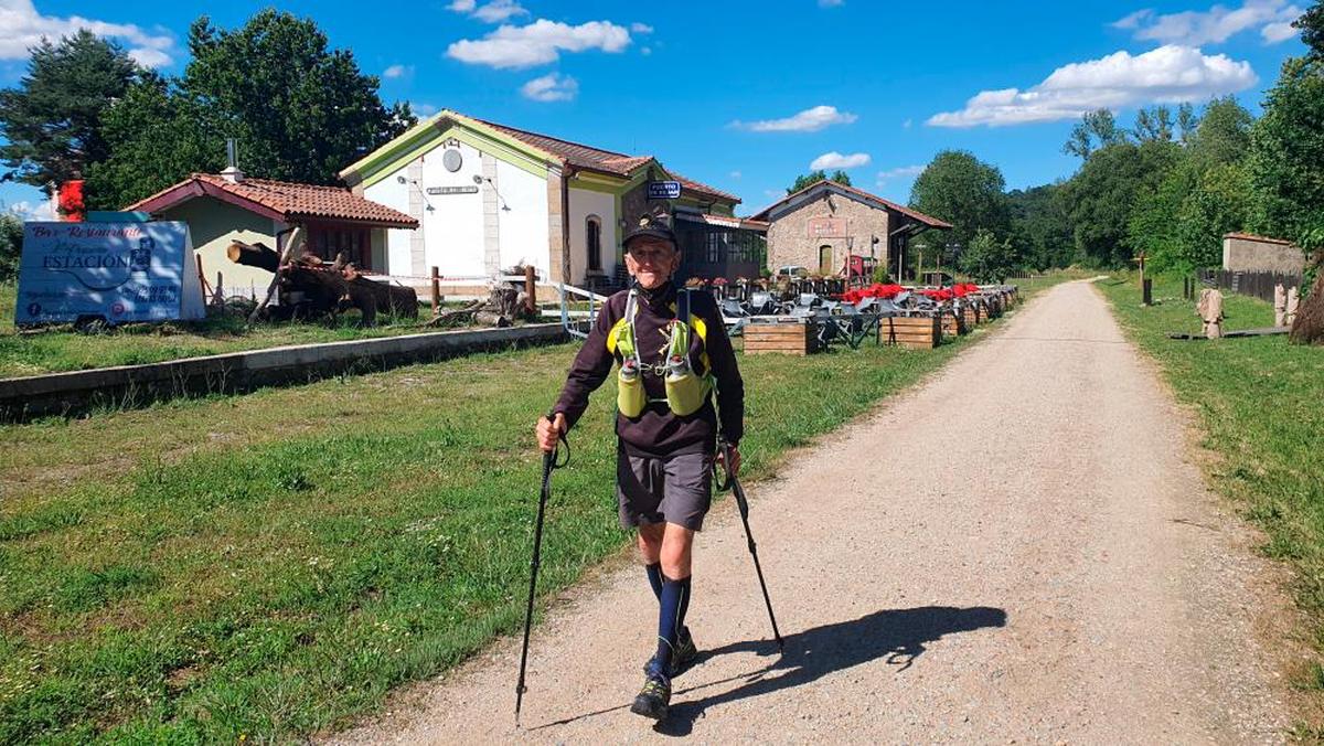 Bernardo Gil recorre el Camino Natural a su paso por Puerto de Béjar.