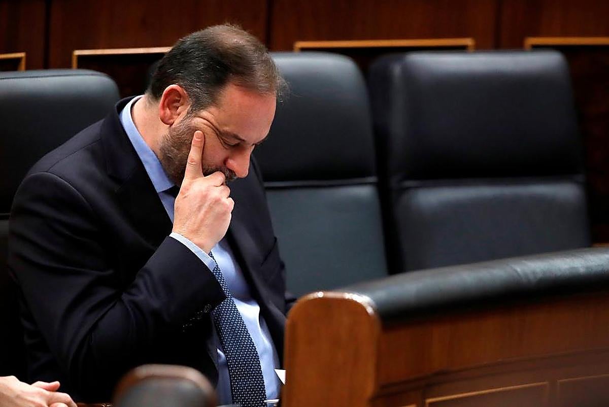 El ministro de Transportes, en una sesión de control al Gobierno.