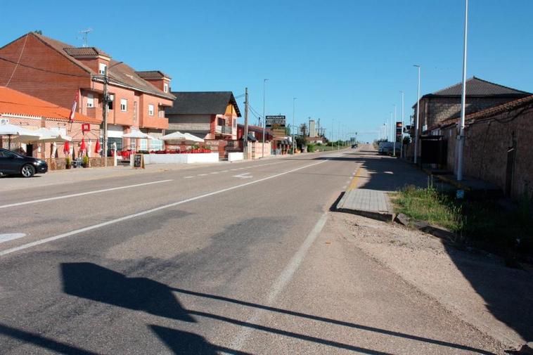 La entrada a la localidad armuñesa de Calzada de Valdunciel.