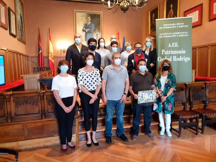 Autoridades municipales, monitores y participantes en el AFE “Ciudad Rodrigo Patrimonio”.