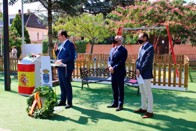 El alcalde de Santa Marta de Tormes, David Mingo, junto a Sebastián Nogales y Armando Manrique.