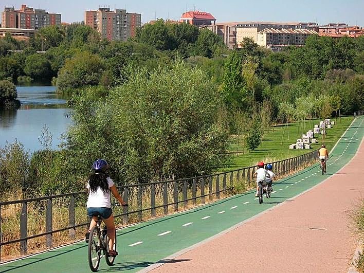 Carril bici a la orilla del Tormes