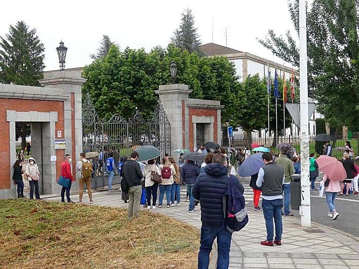Opositores ante de la prueba celebrada el pasado 19 de junio.