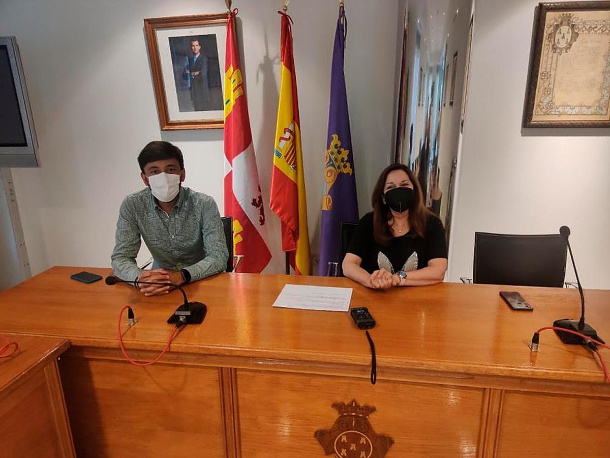 Fran Díaz y Carmen Ávila, durante la presentación.