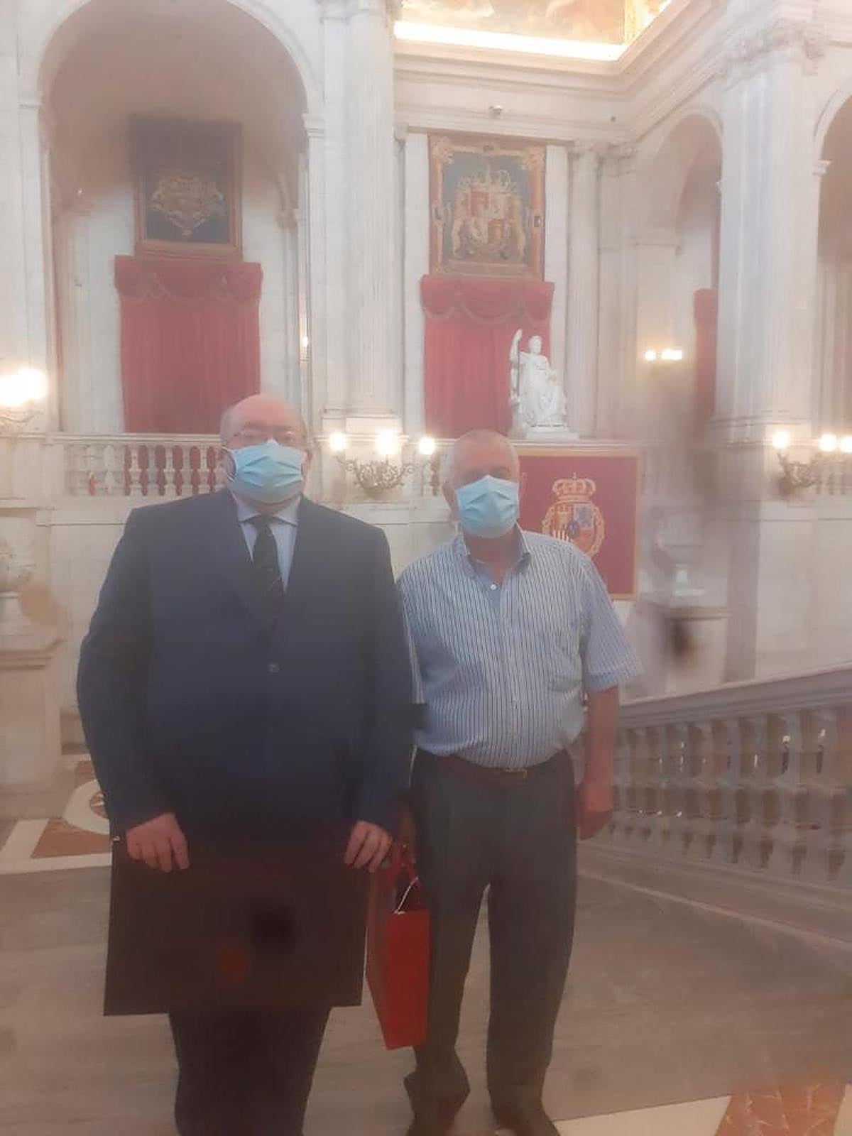 Familiares de Isabel Muñoz en el Palacio Real.