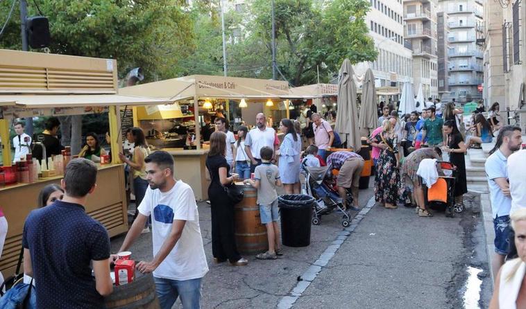 Varias casetas en la zona de la plaza de Los Bandos, en septiembre de 2019.