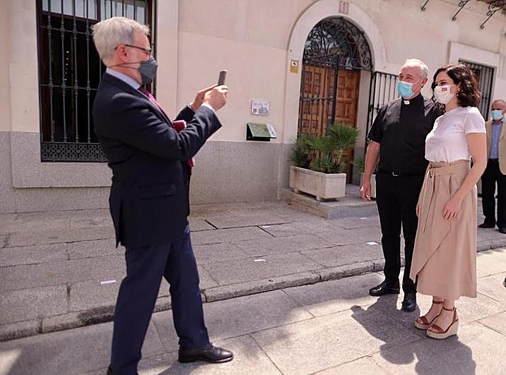 Ayuso, durante su visita a Villaviciosa de Odón
