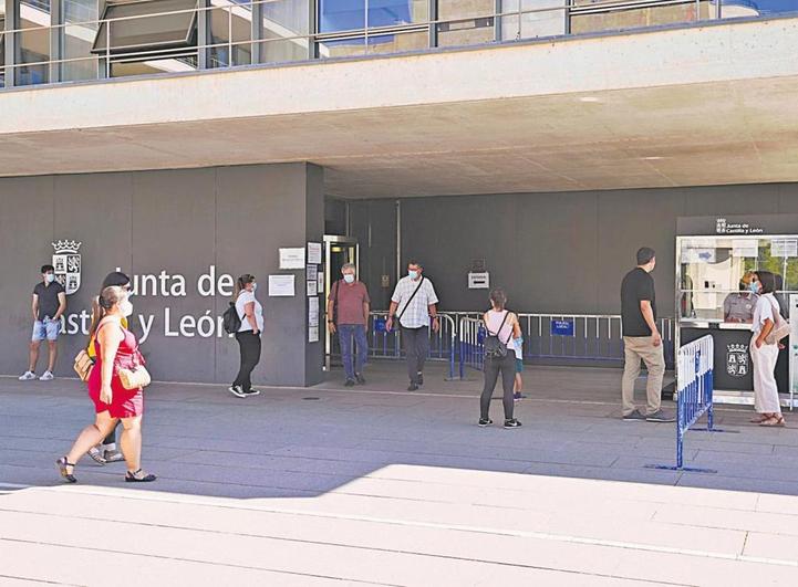 Acceso a la delegación de la Junta de Castilla y León en Salamanca.