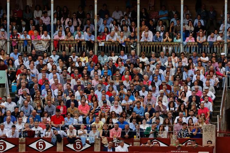 Público en los tendidos de La Glorieta andes de la pandemia.