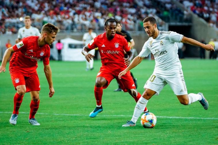 Renato Sanches junto a Eden Hazard en un amistoso del Bayern contra el Real Madrid.