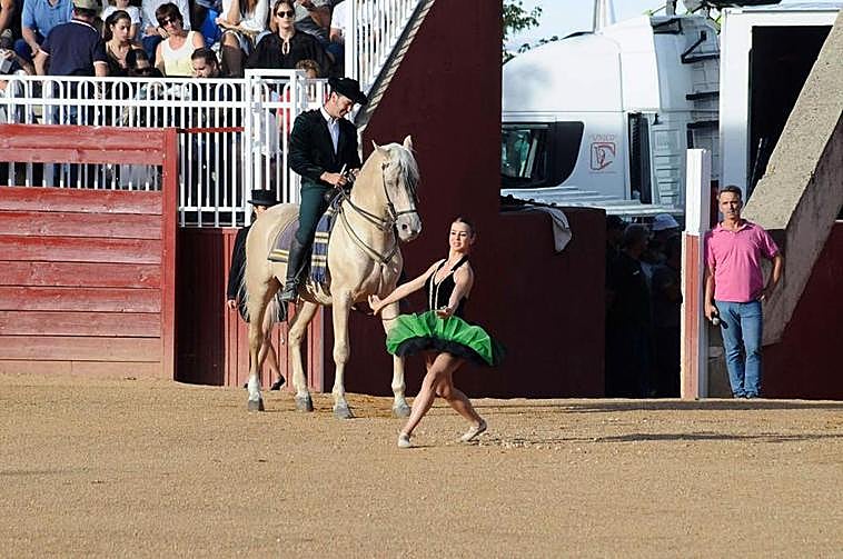 Espectáculo ecuestre en Salamaq, una feria que no se celebra desde 2019.