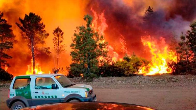 Impresionante imagen del fuego en Serradilla del Arroyo