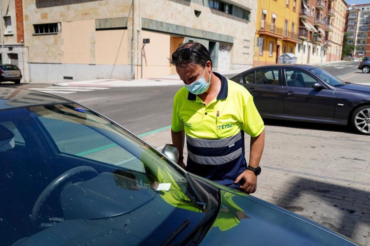 Manuel Rodríguez, en su trabajo de controlador de la ORA.