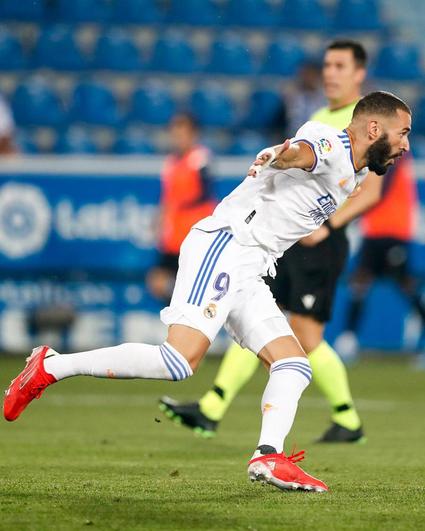 Benzema brinda un buen estreno al Real Madrid (1-4)