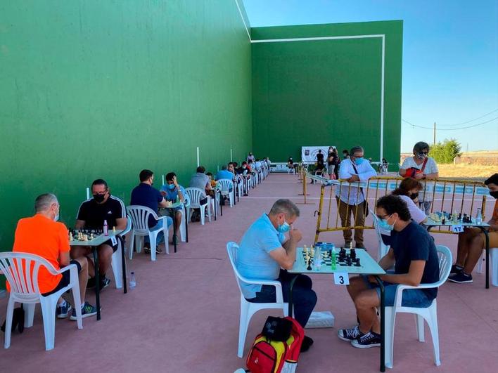 Torneo de ajedrez en Cantaracillo.