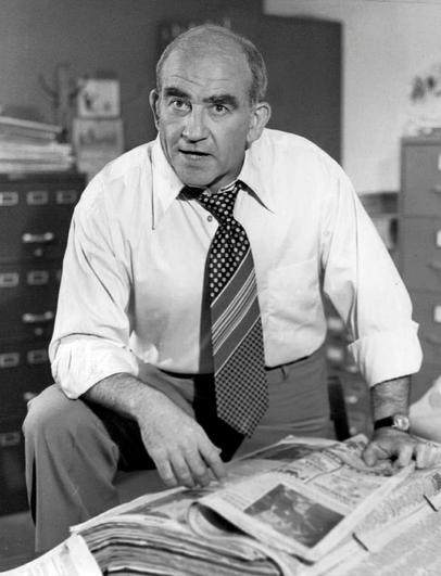 Ed Asner, interpretando al periodista Lou Grant