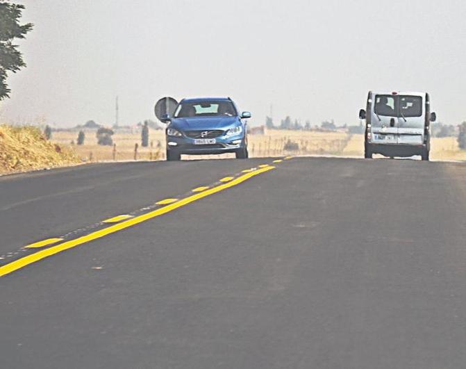 Vehículos circulando ya por el tramo de la CL-610 aún en obras