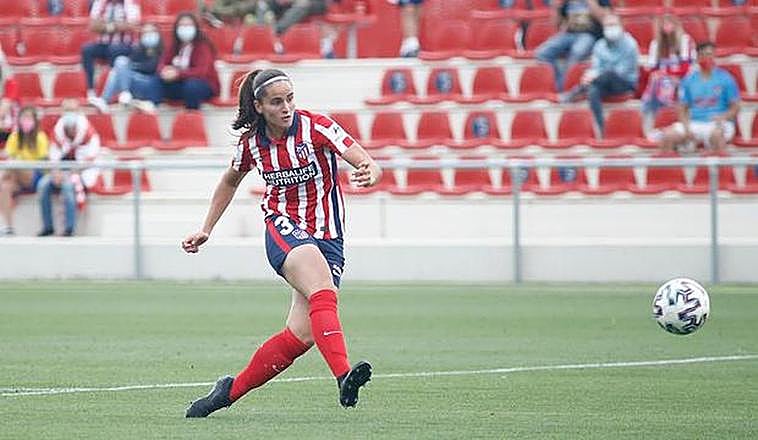Carmen Álvarez, en su debut con el primer equipo del Atlético de Madrid.