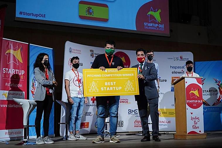 Emilio Froján recibe el premio a la mejor startup