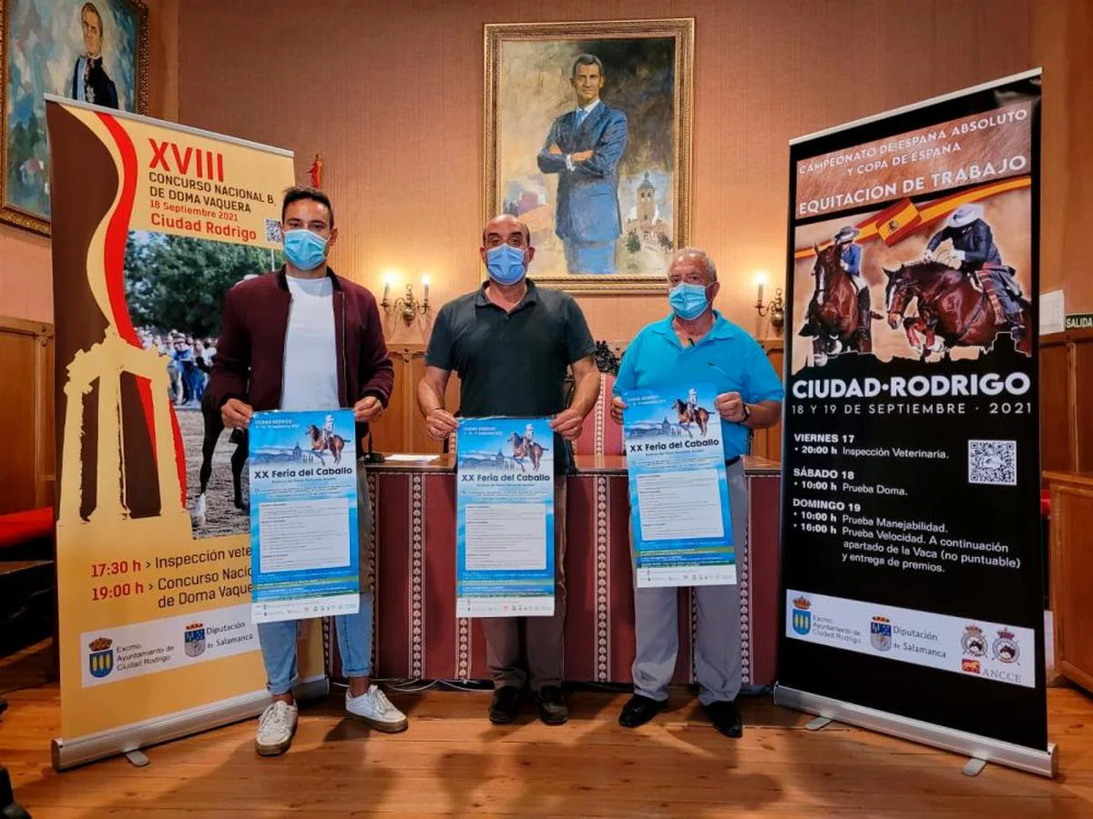 Víctor Gómez, Ramón Sastre y José Manuel Jerez durante la presentación de la Feria del Caballo.