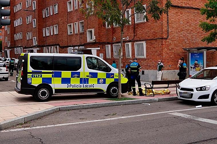 Patrulla de la Policía Local en el lugar de los hechos.