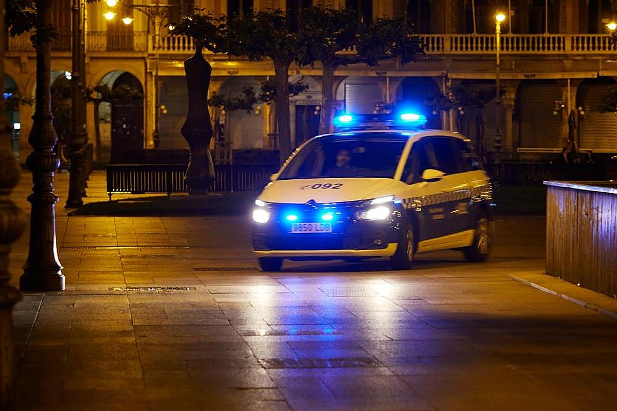 Una patrulla de la Policía Municipal de Pamplona