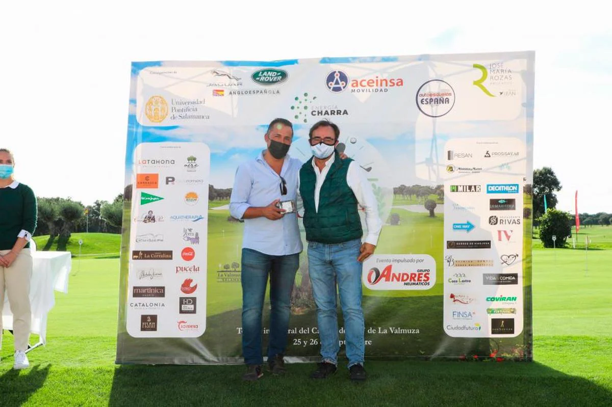 La recompensa para el 10º lugar era un reloj deportivo unisex, que David Moreno, gerente de ‘Prosisa Lab, le entregó a Atanasio Carrasco, el encargado de recogerlo por Cristina Martín-Cubas Palencia.