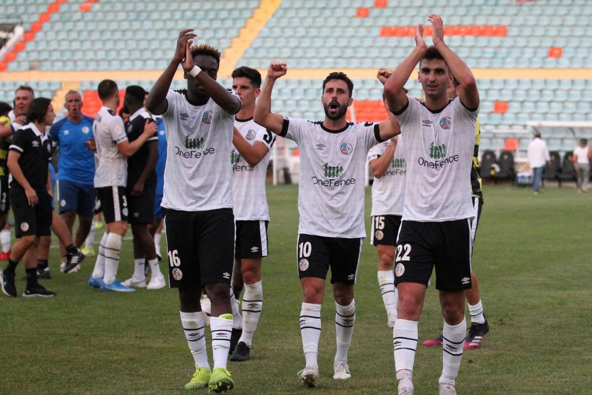 Los jugadores del Salamanca UDS celebran un gol