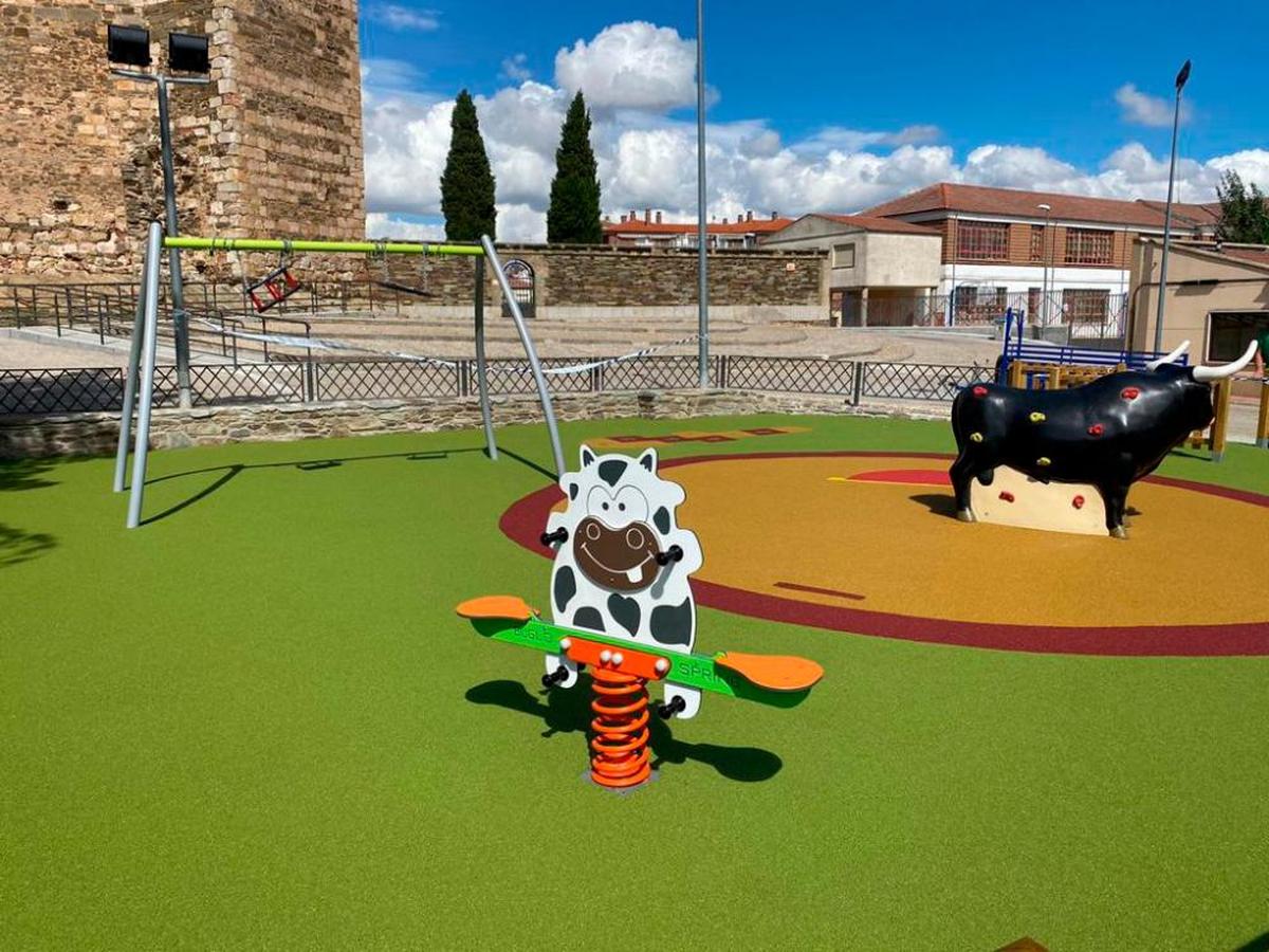 El nuevo parque infantil taurino de Alba de Tormes