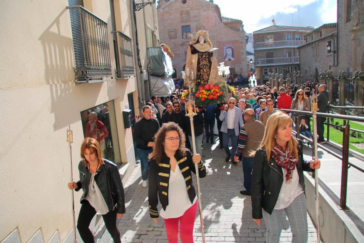 La procesión con la imagen de Santa Teresa en la calle celebrada octubre de 2019