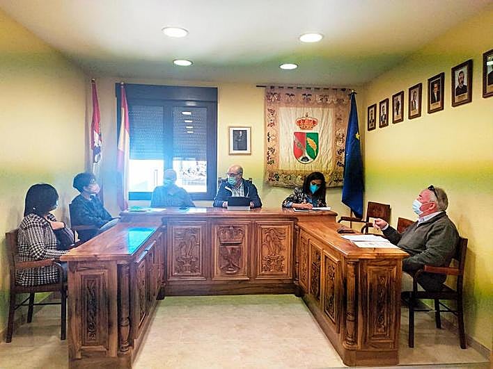 Momento del pleno celebrado en el Ayuntamiento de La Fuente del San Esteban.